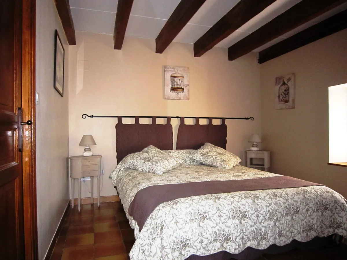 Chambre Pergola : rez-de-jardin, entrée indépendante et terrasse privative couverte